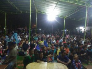 Lapangan SDN 61 Kasang Pudak Dipenuhi Masyarakat Nobar Film G30S/PKI