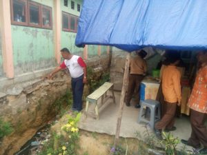 Murid MI Nurul Huda, Desa Teluk Pengkah Khawatir, Sekolahnya Terancam Ambruk