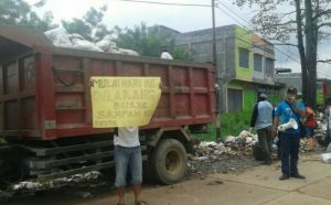 Kesal Sampah Dibuang Sembarangan, Warga Demo Protes