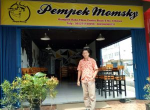 Warga Jambi Ini Meraih Sukses Dagang Kuliner Pempek di Batam