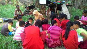 Berawal Dari Durian, Ibu Persit di Korem 042/Garuda Putih Jadi Pengajar Suku Anak Dalam