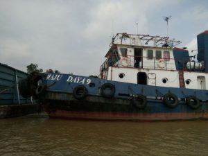 Tug Boat Pengangkut Batu Bara, Tabrak Dua Dermaga