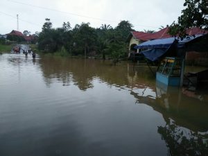 Diguyur Hujan Deras, Kawasan Perkantoran Bukit Menderang Terendam Banjir