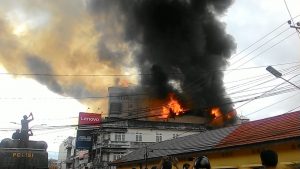 Pasca Kebakaran Hotel Novita, Swalayan Matahari Ikut Terbakar