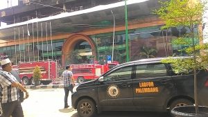 Tim Labfor Palembang Gagal Masuk Hotel yang Terbakar