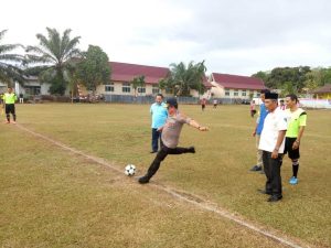 Kapolda Jambi Buka Turnamen Bola Kaki di Kampung Halamannya