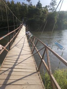 Seling Jembatan Gantung Putus, Puluhan Warga Terjebur ke Sungai