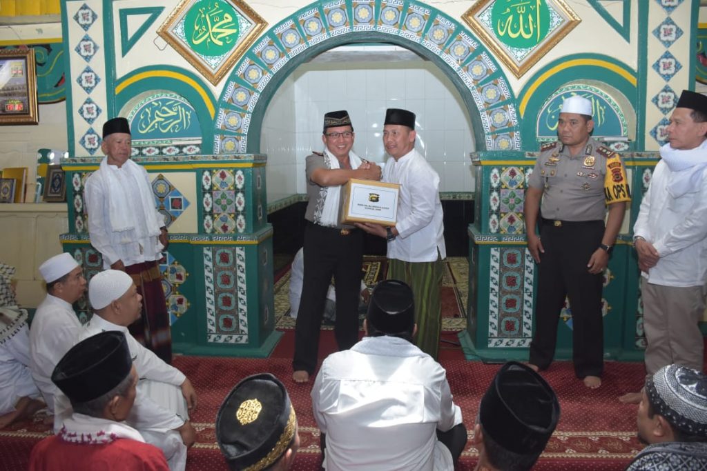 Kapolda Jambi Jumling di Masjid Agung Sungai Penuh
