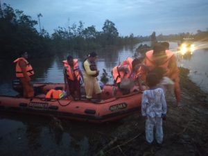 Warga Simpang Abadi Dievakuasi Usai Terjebak Banjir