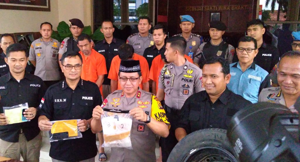 Polda Jambi Gagalkan Penyelundupan Sabu 1,2 Kg Asal Malaysia di Ban Serep