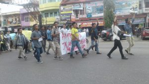 Mahasiswa Dan Warga Tabir Barat Demo Kantor Bupati Merangin