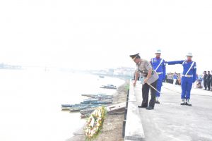Kapolda Jambi Pimpin Tabur Bunga di Sungai Batanghari