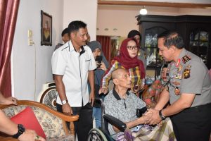 Kapolda Jambi Anjangsana Ke Rumah Purnawirawan Polri