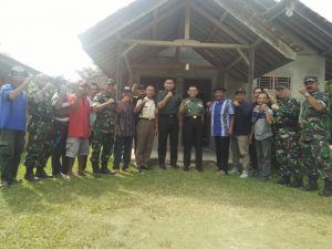 Kapt Inf Amru Dampingi Tim Pisikolog Kelokasi TMMD ke 105 Desa Ladang Peris