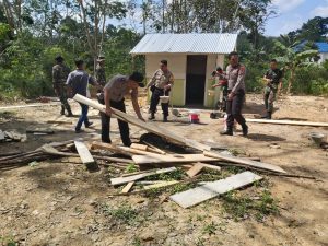 TNI dan Polri Mulai Bantu Bedah Rumah