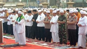 Berharap Hujan, Ratusan Prajurit TNI-Polri Gelar Salat Istisqo