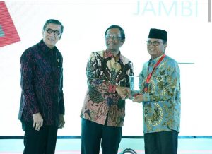 Gubernur Jambi Dianugrahi Penghargaan Pembina Kabupaten dan Kota Peduli HAM