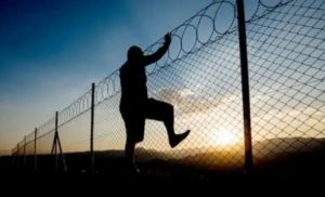 Jebol Atap Sel, 5 Orang Tahanan Polsek Kabur
