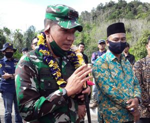 Kadis PUPR Jambi Dampingi Danrem Cek Jalan Desa Sungai Keradak Menuju Jangkat