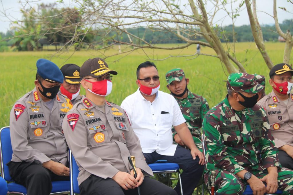 Kapolda Jambi Bersama Danrem ikuti Vicon Program Kampung Tangguh Nusantara Dengan Kapolri dan Panglima