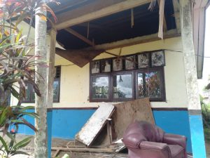 Meja Kursi Reyot dan Plafon Jebol, Bangunan SDN 208 Simpang Tuan Tak Layak Pakai