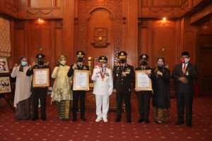 Tiga Personel Polres Muarojambi Dihadiahi Penghargaan Gubernur Jambi