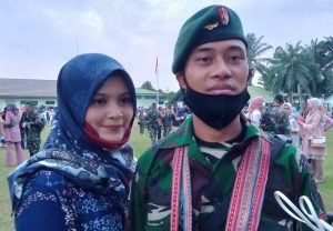 Pulang Tugas Dari Perbatasan Timur Leste, Prajurit TNI Asal SAD ini Disambut Haru Kekasihnya