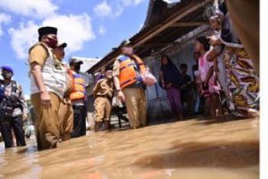 Fasha Sambangi Warga Korban Kebanjiran