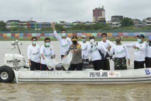 Peringati Hari Lingkungan Hidup, Pjs Gubernur Lepas 2020 Bibit Ikan di Sungai Batanghari