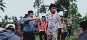 Pulang Kampung di Jujun, Al Haris Ikut Gotong Royong Bersama Warga 