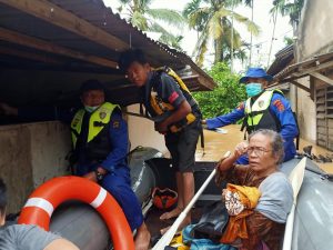 Polda Jambi Kerahkan Personel Bantu Korban Banjir