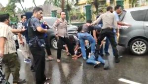 Diwarnai Suara Tembakan, 4 Pelaku Narkoba Dibekuk di Depan Mapolres Batanghari 