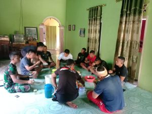 Akrabnya Satgas TMMD Makan Siang Bersama Warga Desa Sungaiterap