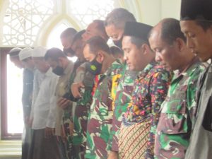 Brigjen TNI Puji Cahyono Sholat Zuhur Berjamaah di Sungaiterap