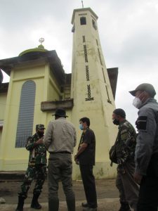 Utamakan Keselamatan Dalam Mengecat Menara Masjid