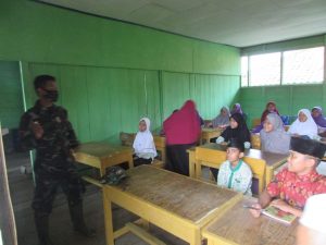 Satgas TMMD Ajarkan Ideologi ke Anak-anak Madrasah