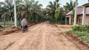 Jalan Desa Selesai Dikerjakan, Camat Terima Kasih TNI dan Pemkab Tebo