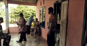Kasubsektor Taman Rajo Vaksinasi Door to Door ke Rumah warga
