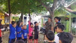 Kenalkan Wawasan Kebangsaan, Danramil Telanaipura Terharu Anak-anak Bermain Bercita-cita Jadi TNI