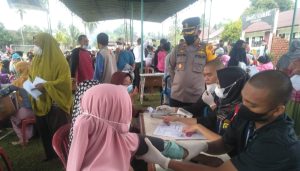 Kapolres dan Wakapolres Muarojambi Tinjau Vaksinasi di Desa Senaung