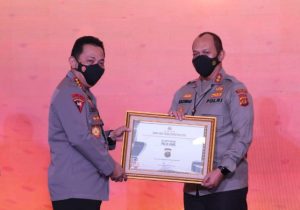 Kapolda Jambi Terima Penghargaan Dari Kapolri Kategori Video Pendek Rapim Polri 2022