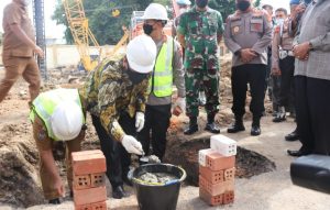 Wakil Ketua DPRD Pinto Dampingi Kapolda Jambi Letakkan Batu Pertama Pembangunan Gedung Siginjai Sakti Wira Bhakti 