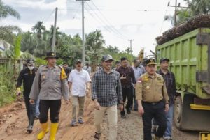 Kadis PUPR: Jalan di Desa Siau, Kecamatan Muara Sabak Timur Akan di Rigit Beton 