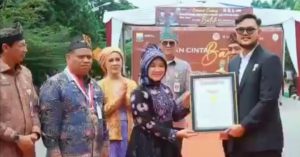 Raih Rekor MURI, Hj Hesnidar Haris Ajak Masyarakat Cintai Batik Jambi