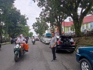 Warga Keluhkan Parkir di RSUD Abundjani Bangko Semrawut 