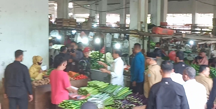 Cek Harga di Pasar Talangbanjar, Presiden Temukan Harga Telur Naik