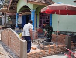 Babinsa dan Warga Kompak! Serda Koswandi Gotong Royong di Tabir Ulu