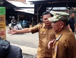 Wabup Tertibkan Keberadaan Kandang Ayam di Pasar Baru, Tak Miliki Izin, Sampah Bulu Ayam Berserakan di Got