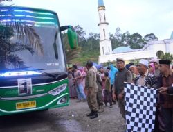 Wabup Lepas Keberangkatan Kloter 18 CJH Merangin, Bupati Bekali Rendang untuk 147 Orang Calon Jemaah Haji