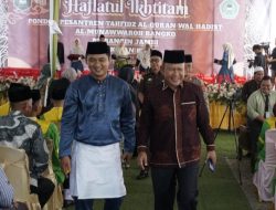 H A Khafidh: Obat Utama Judi Online Belajar Agama di Ponpes, Wabup Merangin Hadiri Wisuda Ponpes Munawaroh